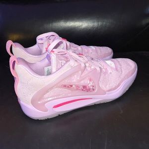Nike Aunt Pearl basketball shoes - Size 10.5 in woman’s/9’s in men’s